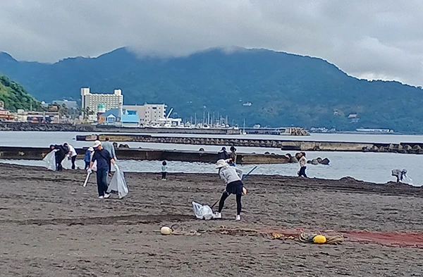 伊東市のオレンジビーチ清掃活動に参加
