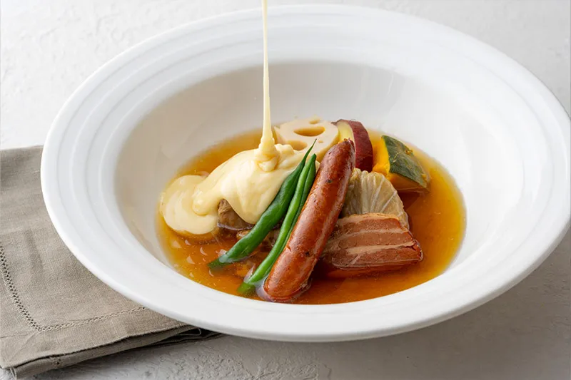 長野県産鹿肉と豚肉のミンチ、野沢菜漬けのシュー・ファルシ