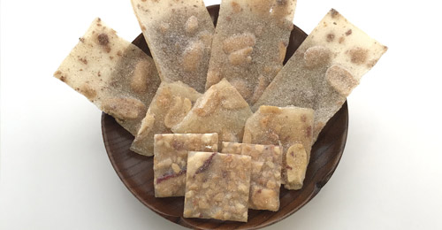 信州産りんご入り、不思議食感の飴を食べ比べ