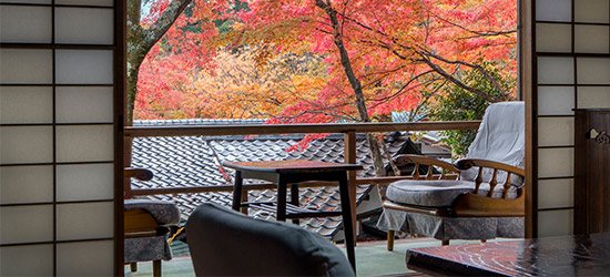 まもなく紅葉の見頃を迎える箱根強羅の温泉宿　季節の会席料理に舌鼓